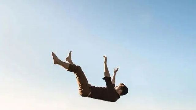 瀘州男子從4米高空墜落，結(jié)果……