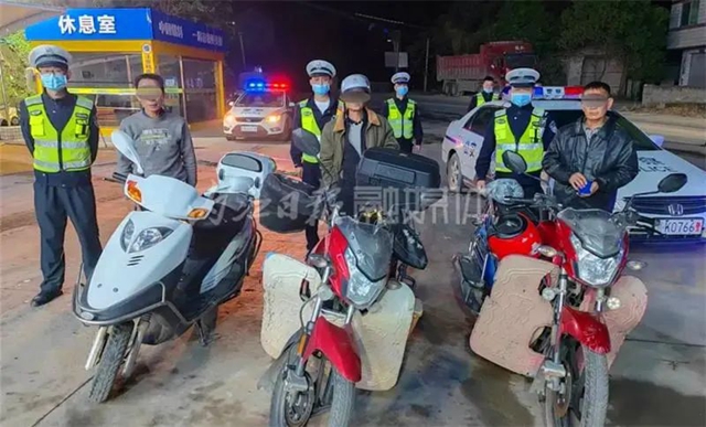 內(nèi)江交警擋獲3男子：一起喝酒，一起酒駕，一起“翻船”