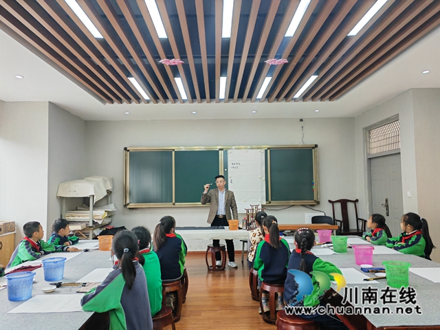 書法進(jìn)課堂（曾佐然攝）.jpg
