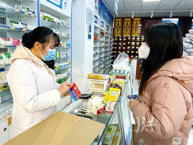 暖心！為幫到發(fā)燒患者，瀘州這家藥店的布洛芬只送不賣