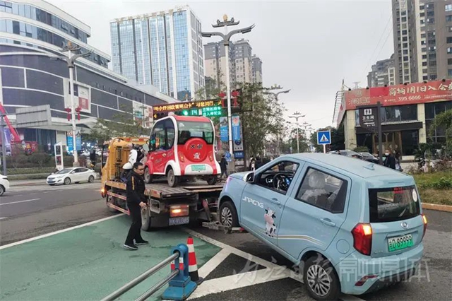 嚴格執(zhí)法！內(nèi)江交警在這里暫扣20輛“老年代步車”