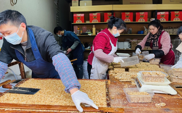 香香甜甜過新年！合江手工苕絲糖好饞人！