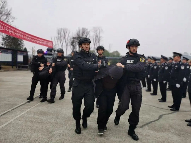 凱旋！除夕，內(nèi)江公安為21年連環(huán)殺人案畫上“句號(hào)”