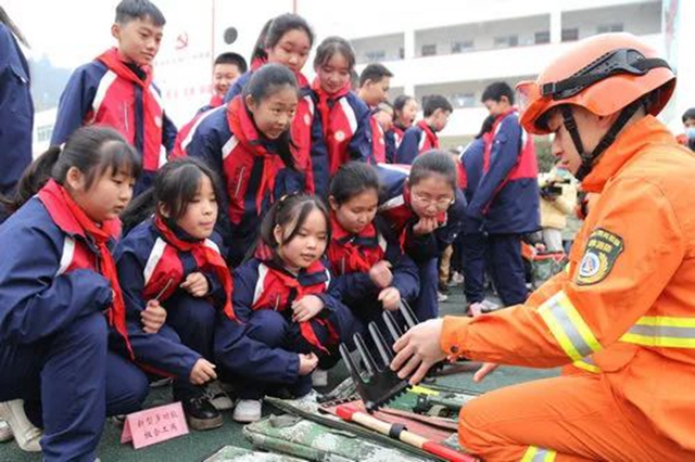 “我是防火宣傳員，護(hù)林防火我靠前”｜瀘州市2023年春期“開(kāi)學(xué)第一課·森林防滅火”主題教育活動(dòng)啟動(dòng)儀式舉行
