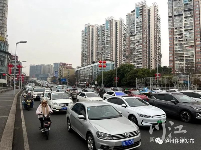 瀘州人早晚高峰的問(wèn)候：“堵橋上了嗎？”
