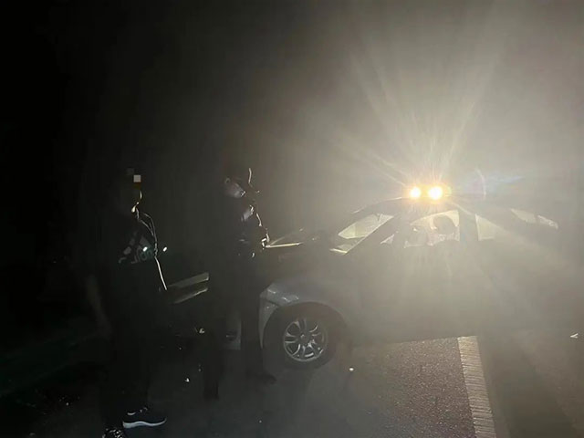 男子因“家庭矛盾”半夜出走，成自瀘高速公路上醉酒駕駛出事故