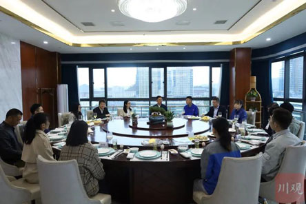 宜賓三江新區(qū)：書記請工人吃早餐 聊的都是急難事