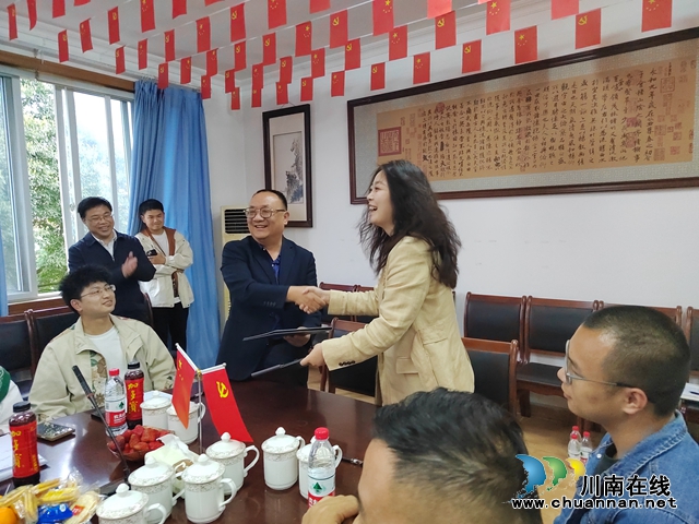 為企業(yè)發(fā)展注入新動(dòng)力｜瀘州風(fēng)尚廣告與成都信息工程大學(xué)簽署合作協(xié)議
