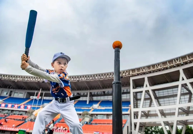 “奔跑吧·少年”2023年四川省第六屆幼兒體育大會幼兒軟式棒壘球(T-ball）在瀘開幕