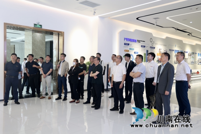 參觀瀘州高新區(qū)展示大廳.jpg