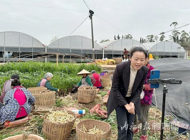 土里燒鍋爐！內(nèi)江這大姐出了名