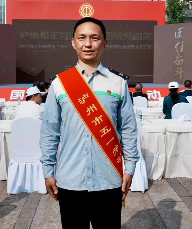 瀘州公交車長葉剛：以精湛技能強(qiáng)基 以勞動精神鑄魂！