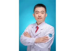 緊急廣播響起！萬米高空，瀘州醫(yī)生挺身而出：“我能為小朋友診治”