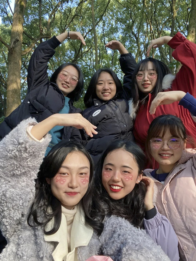 6朵“金花”齊上名校！3605學(xué)霸寢室含“研”量100%