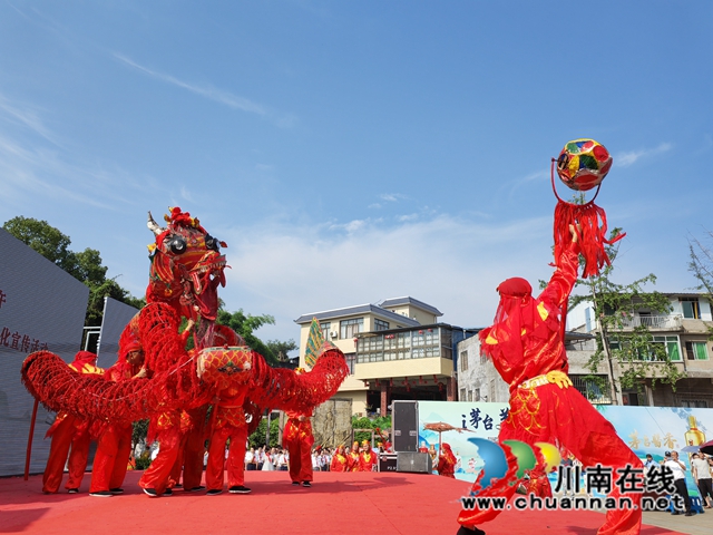 瀘縣兆雅鎮(zhèn)舉辦首屆群眾文化節(jié)暨翰墨情詩書畫會成立30周年慶?；顒? width=