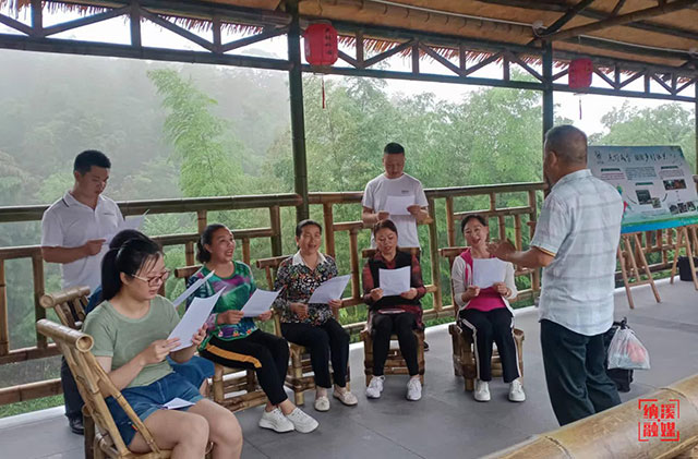 納溪教師李文遠(yuǎn)：退而不休發(fā)余熱 寫歌盛贊家鄉(xiāng)美