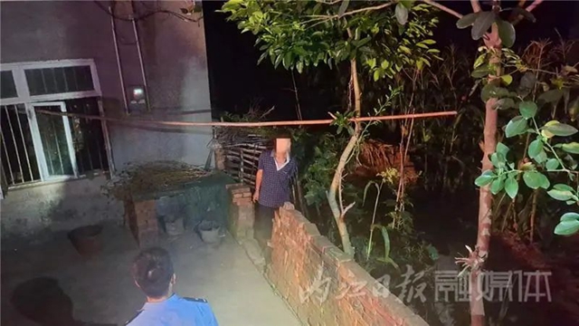 事發(fā)隆昌，男子半夜帶4只雞趕路，不出百米——