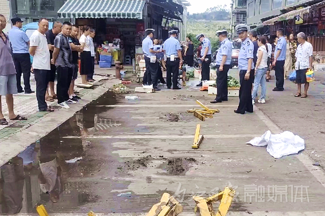 公共車位被人私設(shè)地鎖！內(nèi)江交警：拆你沒商量