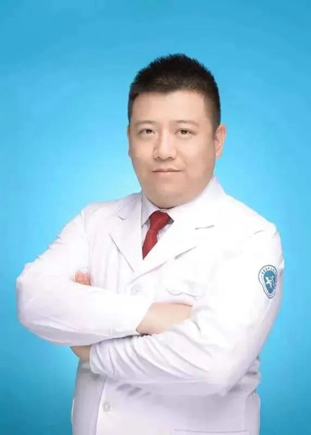 【圍觀(guān)】女孩發(fā)育畸形，腳像馬蹄……