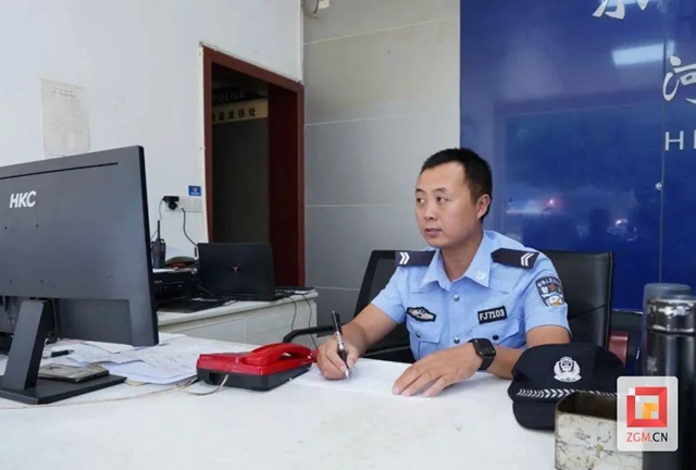 “你是我的鄰居！”榮縣男子失蹤20余年回鄉(xiāng) 值班輔警秒認(rèn)出