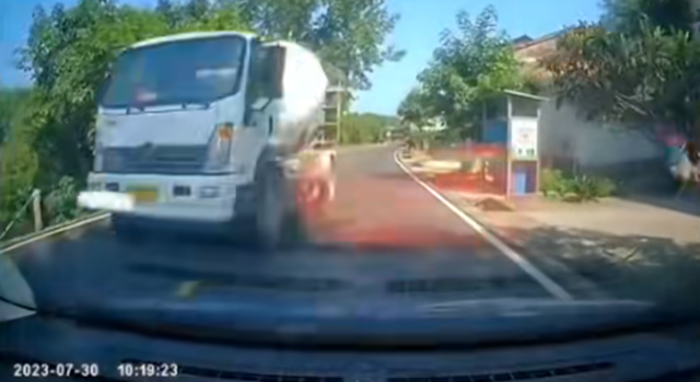 網(wǎng)友舉報(bào)罐車(chē)違法強(qiáng)行超車(chē)，隆昌交警及時(shí)調(diào)查處理