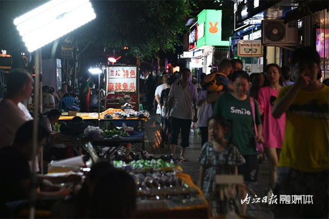 【內(nèi)江好?！咳藲獗?！內(nèi)江這幾個(gè)夜市太巴適了