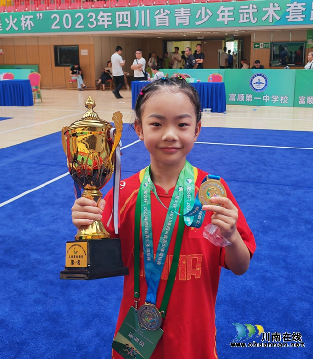 兩項(xiàng)冠軍！合江籍10歲女孩以武會(huì)友為家鄉(xiāng)爭(zhēng)光