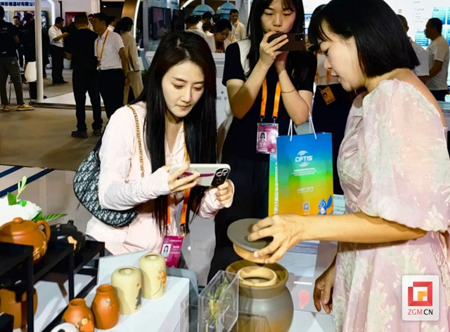 榮州陶文創(chuàng)產(chǎn)品參展2023年中國國際服務(wù)貿(mào)易交易會(huì)