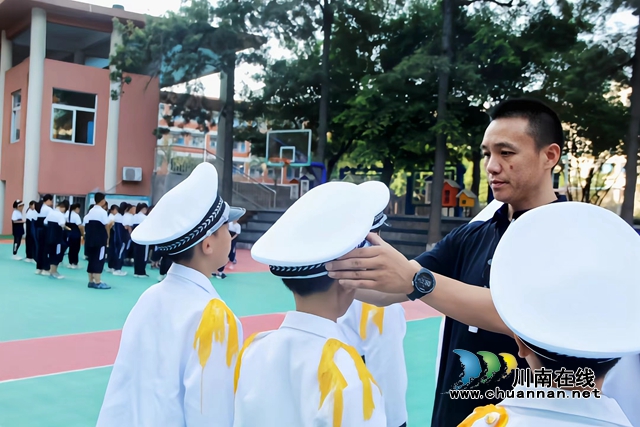 瀘縣實驗學(xué)校優(yōu)秀教師張明桃：青春奉獻(xiàn)祖國，愛心撒滿校園