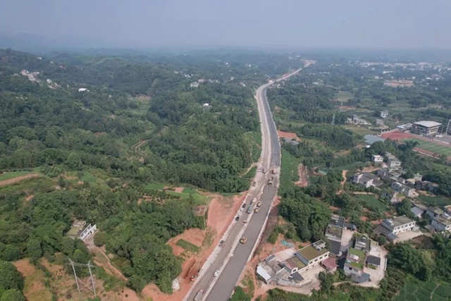 快了！宜賓這條快速通道已進(jìn)入全線(xiàn)路面施工