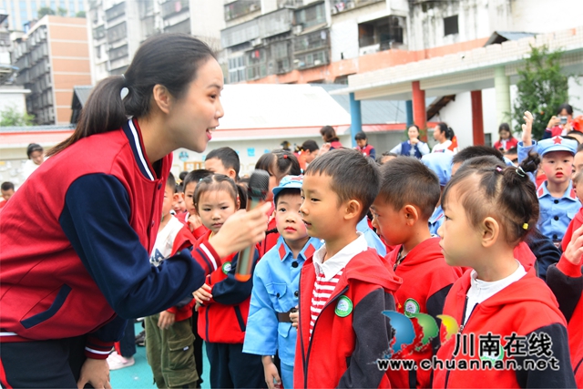 2師幼互動(dòng).JPG