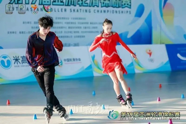 滑得溜溜轉(zhuǎn)！17歲內(nèi)江妹兒在亞洲相當(dāng)厲害