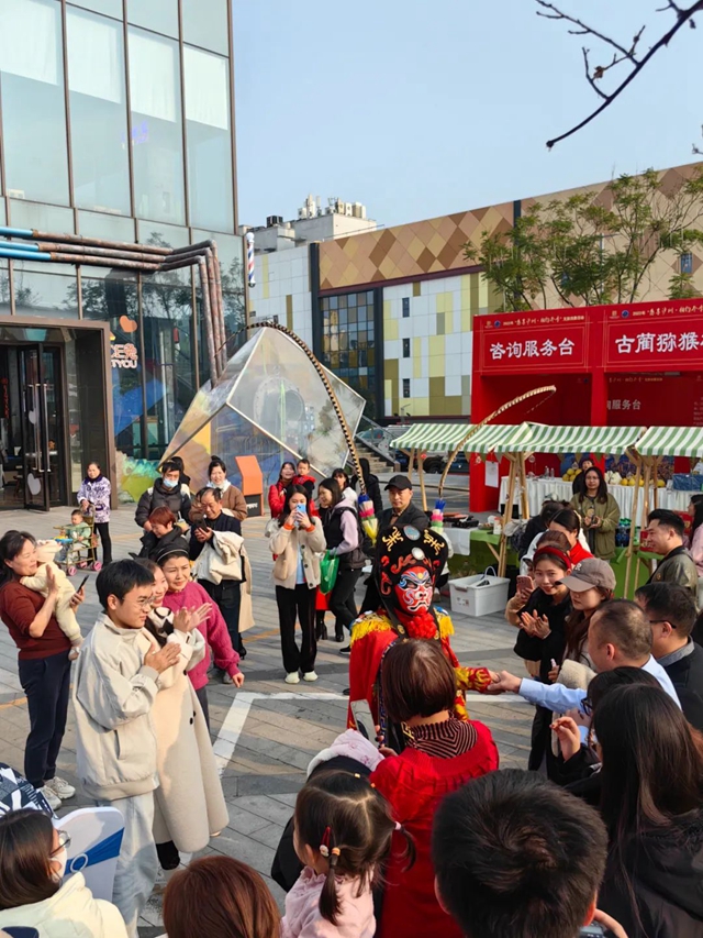 “以點(diǎn)帶面，多點(diǎn)開花”——街頭文藝新五進(jìn)，“惠享瀘州”促消費(fèi)