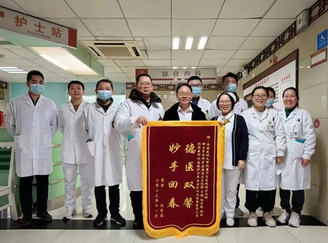 【警惕】瀘州一男子還在搓麻將，突然就“耷起”了！