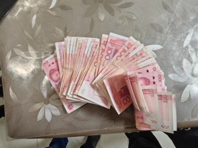 偷4000元錢，剛花300元就被抓……