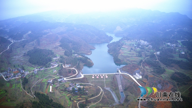 古藺縣朝門水庫(kù)航拍全景.jpg