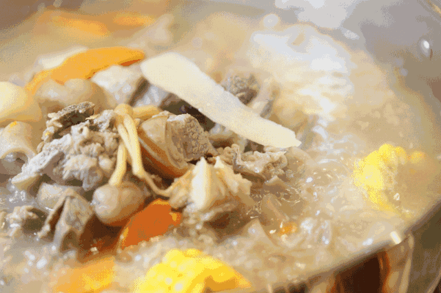 【圍觀】瀘州男子連續(xù)3天豪邁吃羊肉，血流不止！