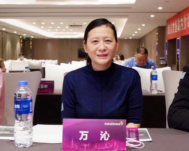 西南醫(yī)大附院萬沁：白色為底，繪出彩色人生~