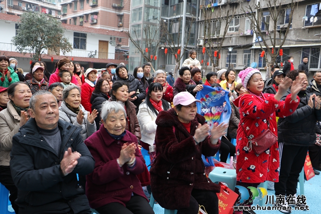 現(xiàn)場觀眾熱烈鼓掌.JPG