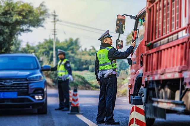 返程高峰來(lái)了！瀘州哪些路段易堵？返程天氣如何？交警重要提醒