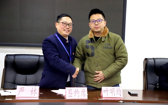 “醫(yī)校攜手共護(hù)校園健康”丨瀘縣二中城西學(xué)校聘請(qǐng)瀘州福欣醫(yī)院葉明均院長(zhǎng)為衛(wèi)生副校長(zhǎng)