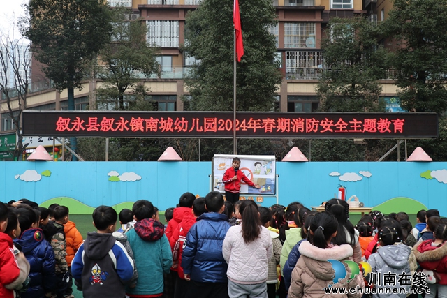 教師講解消防安全知識(shí)（陳聰蓉）.JPG