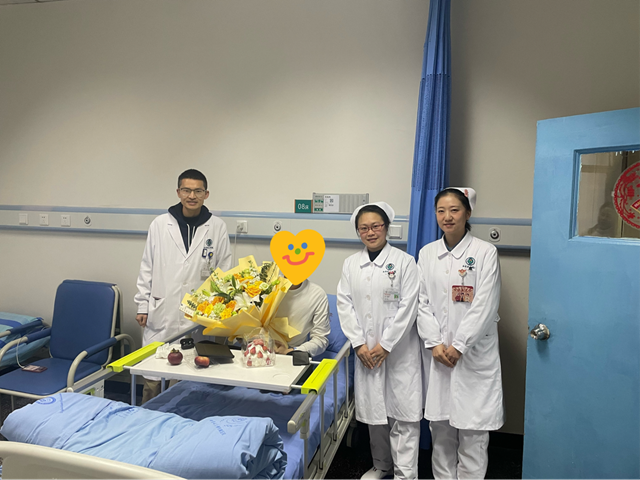 河南少年19歲生日，西南醫(yī)大附院醫(yī)護(hù)人員給足了儀式感！
