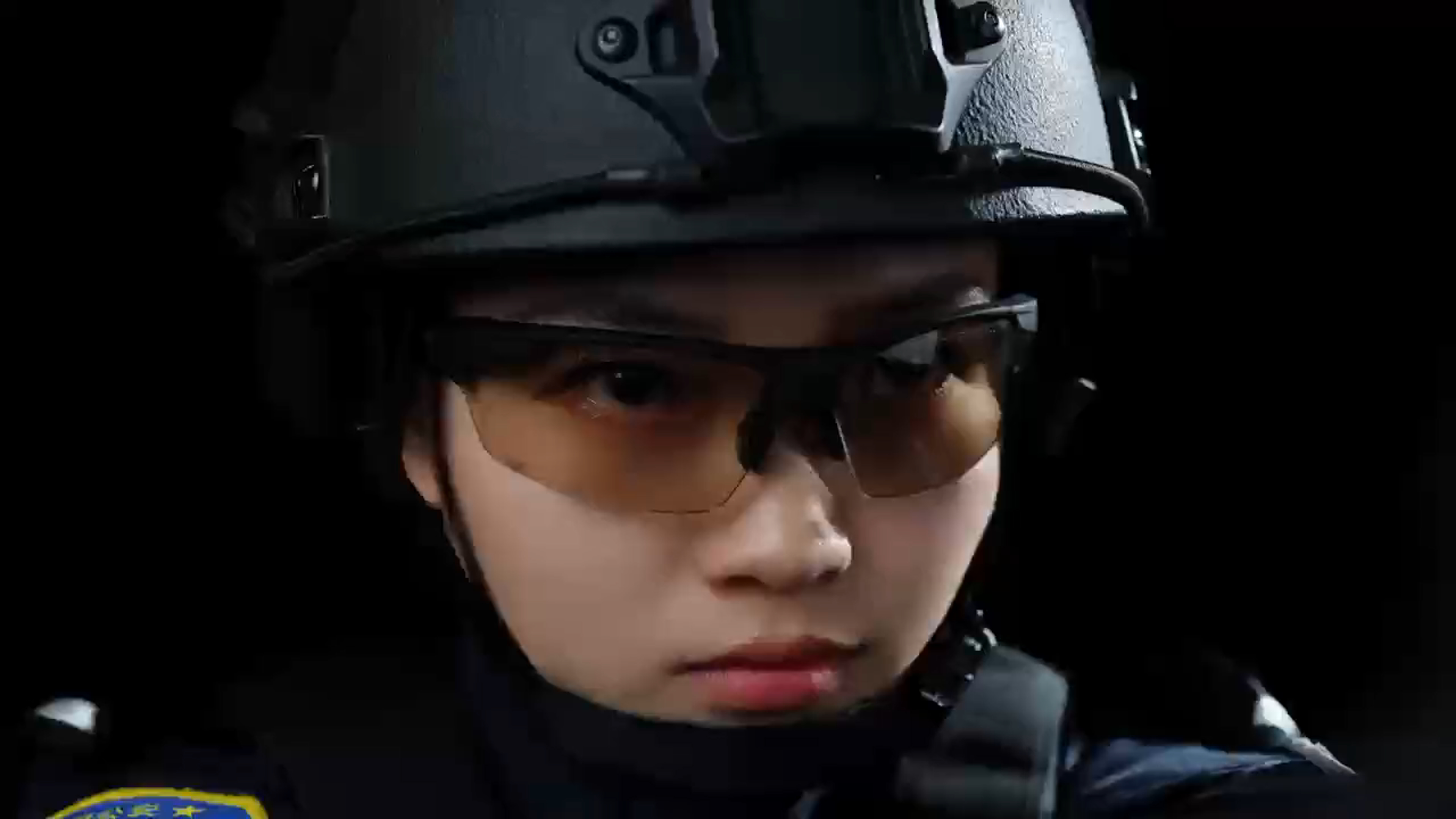 瀘州警花：有事，她們真上?。? width=