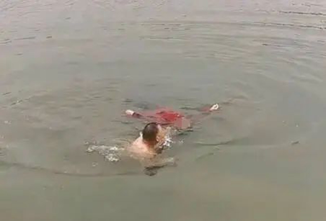 突發(fā)！女子落水，內江3名勇士接力救起——