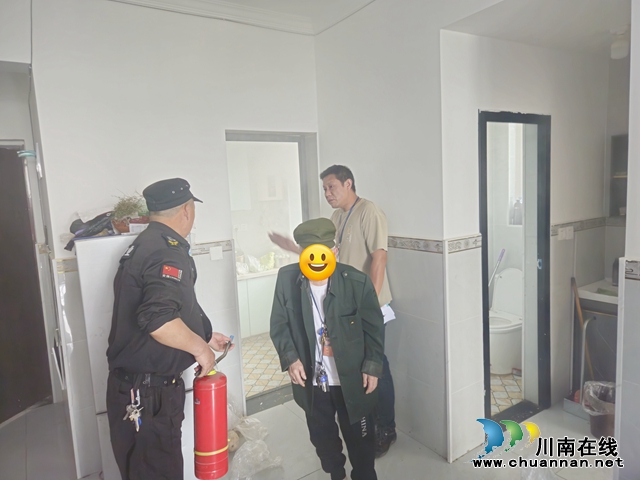 龍馬潭區(qū)魚塘街道：居民廚房起火，安全員“秒反應(yīng)”施救