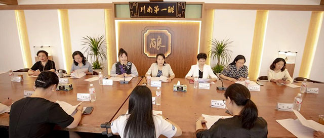 瀘州市女企業(yè)家協(xié)會第一屆第三次會長（擴大）會順利召開