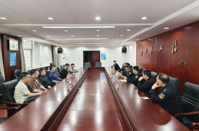 跨省聯(lián)動、重拳出擊，瀘州市市場監(jiān)管局現(xiàn)場查扣“仿冒”瀘酒7萬余瓶