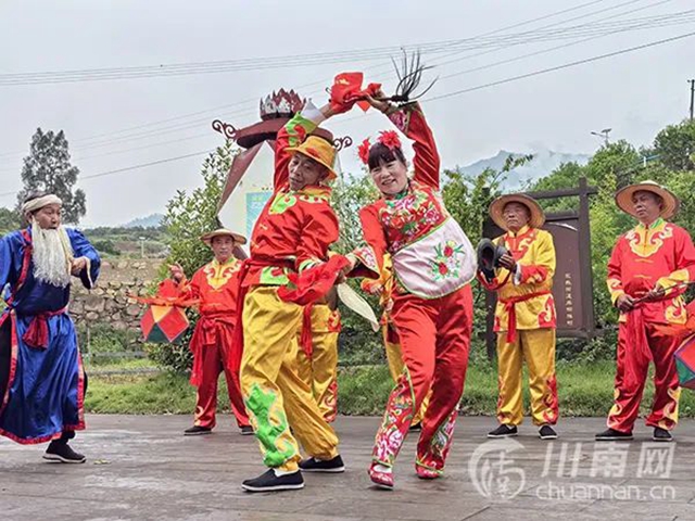 瀘州非遺攝影展采風(fēng)活動(dòng)啟動(dòng)，首站打卡國家級(jí)非遺“古藺花燈”