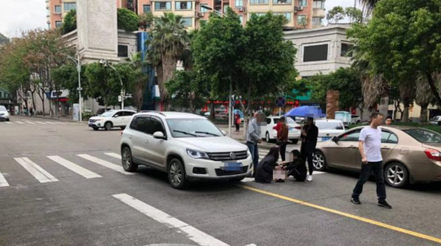 【關(guān)注】馬路飛車，瀘州嬢嬢被撞慘……